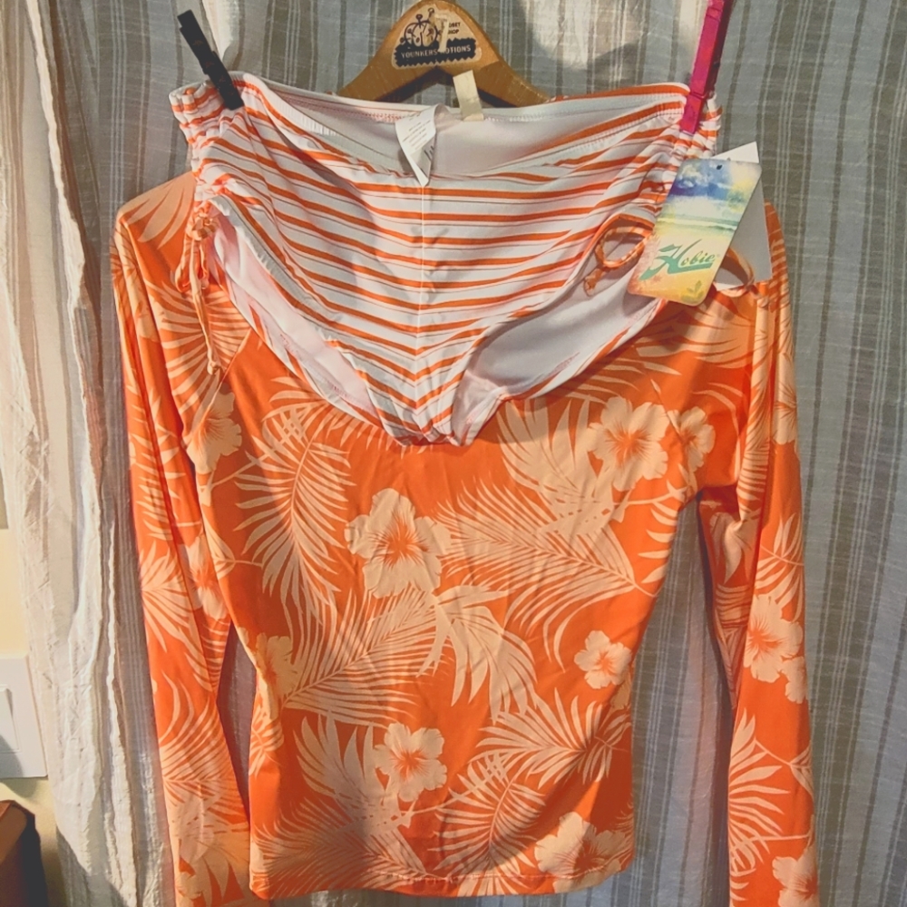 New Swimsuit Hobie rash and bottoms